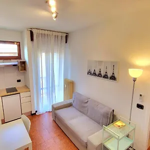 Di Fronte All'ospedale Con Garage Modena